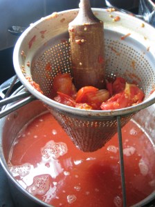 a chinois training tomato juice